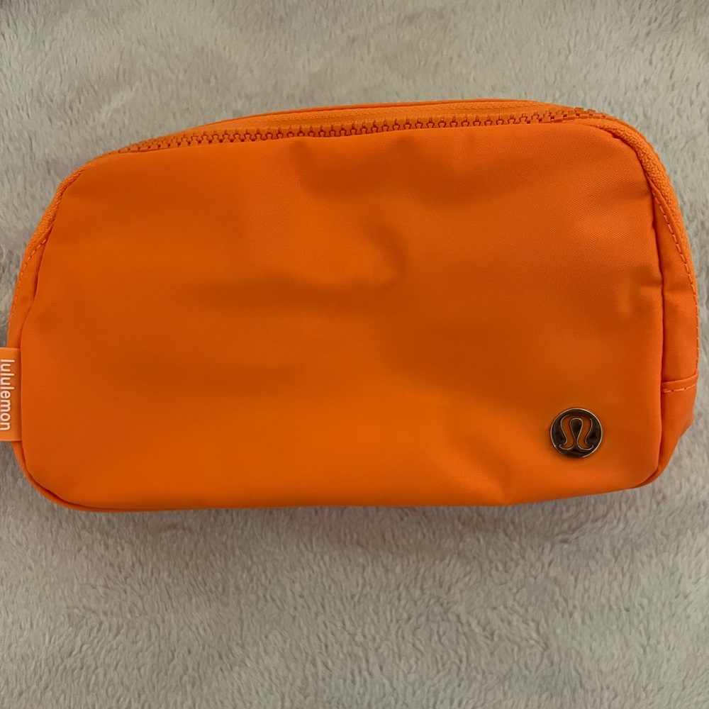 Lululemon everywhere belt bag orange frappe NWT
